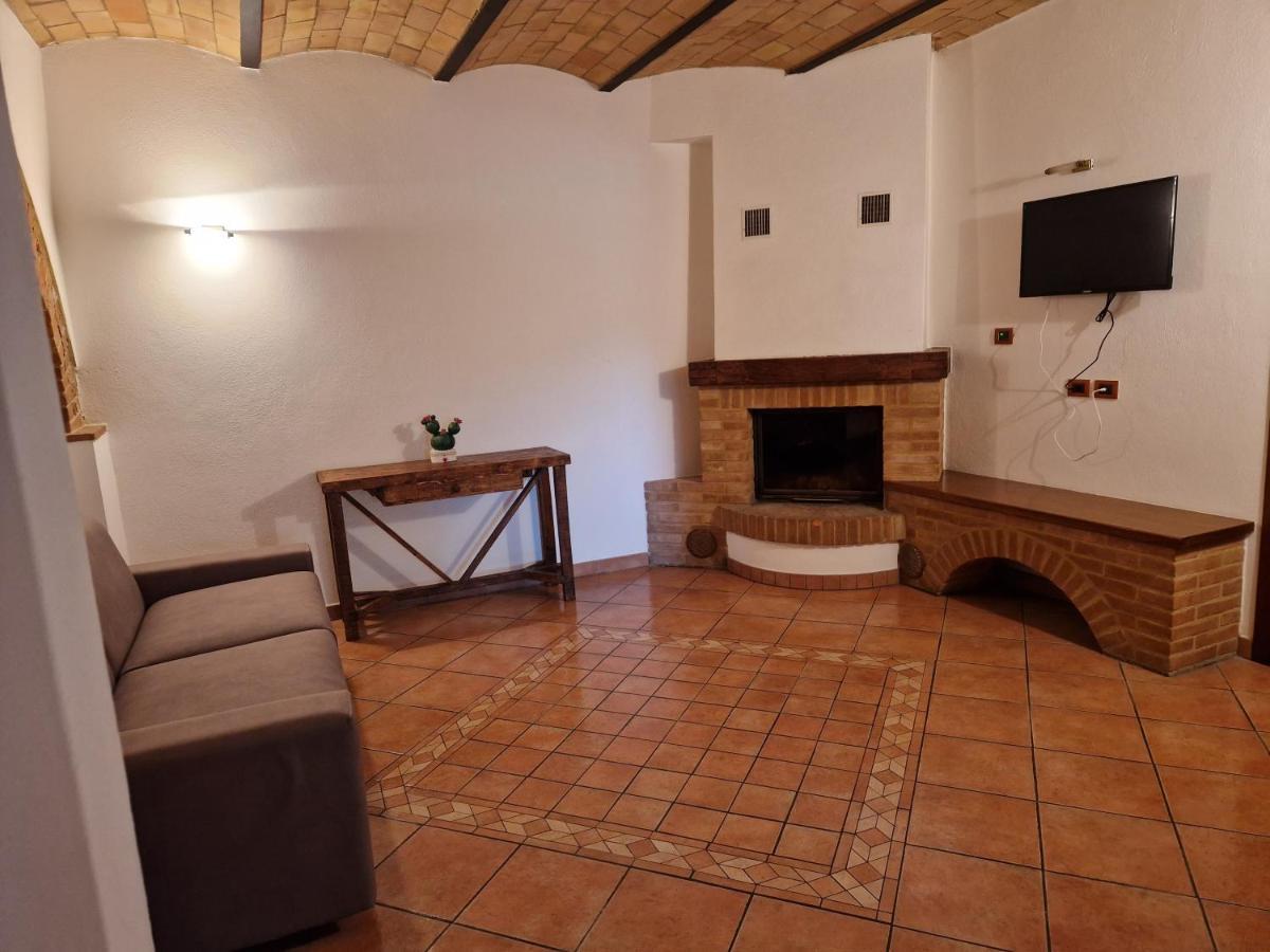 Agriturismo Montepinci 蒙塔尔奇诺 外观 照片